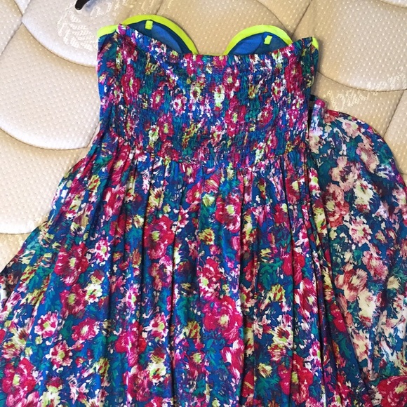 High-Low Dress - Picture 4 of 4